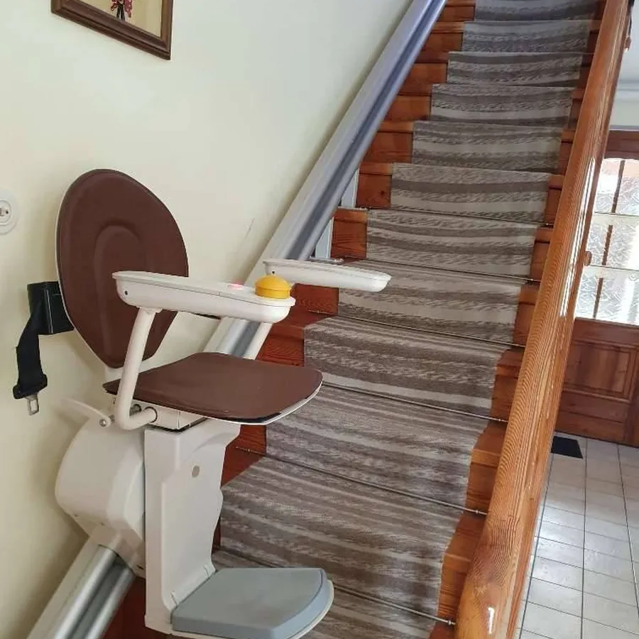 Pose de monte-escalier à Mana